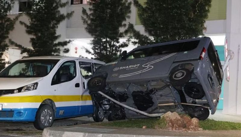 Singapore Jurong east accident in parking area 3 trapped inside car ans