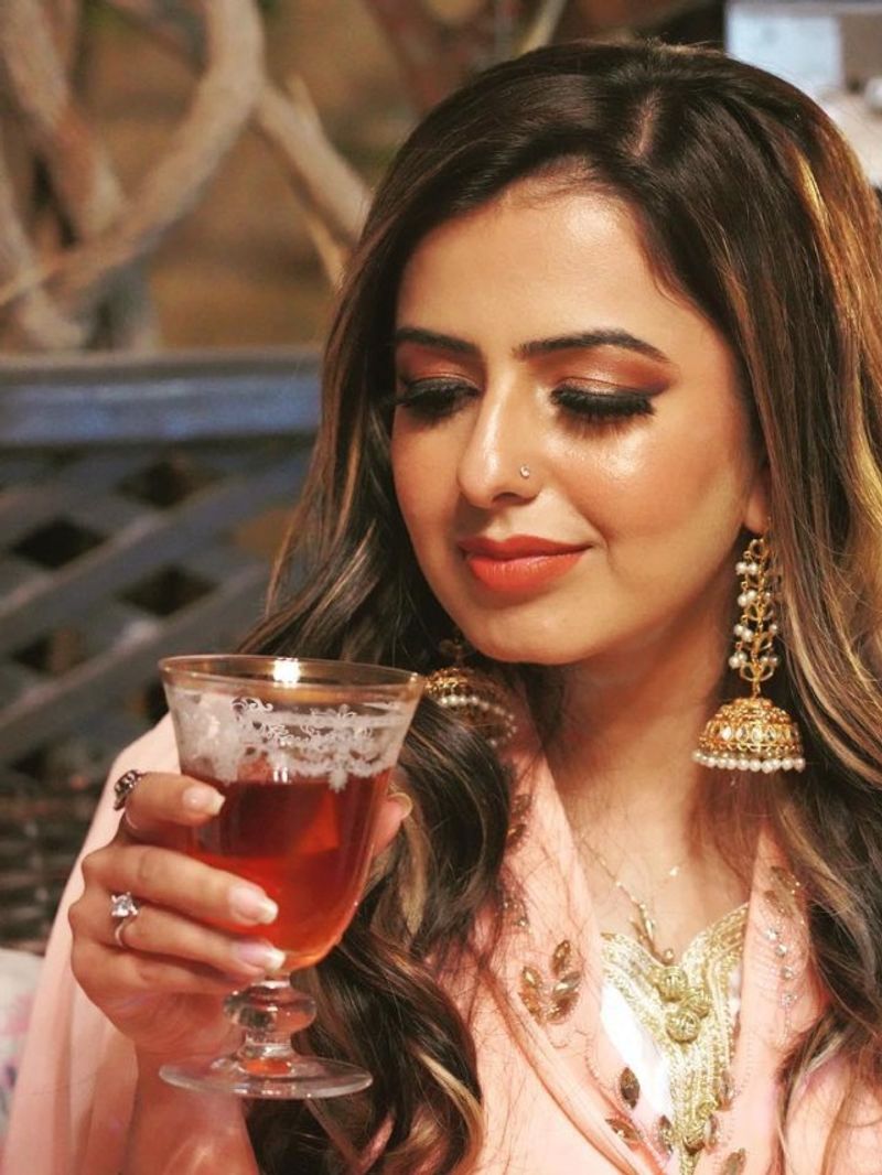 फ़िज़ा श्री लंका की फ्लाइट बुक कर विराट का मैच देखने के लिए पहुंच गयीं