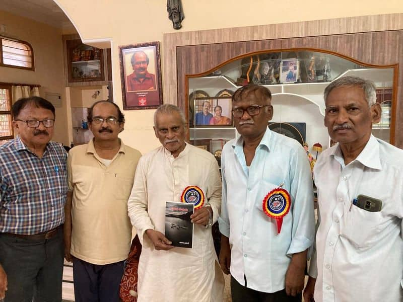 varala anand's Irugu Porugu Book Launch by k shiva reddy ksp