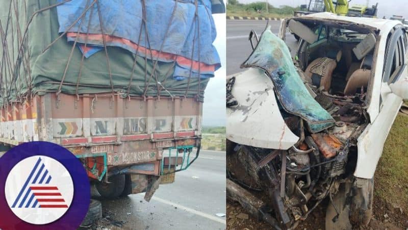 terrible accident near mallapur in chitradurga four died on the spot rav