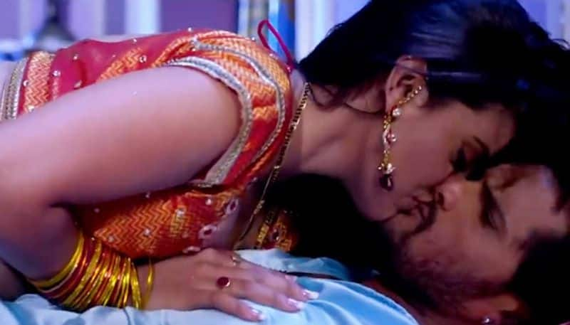 Akshara Singh SEXY video: Bhojpuri actress, Khesari Lal's BOLD bedroom song 'Aag Lage Na Raja' goes viral-WATCH  RBA