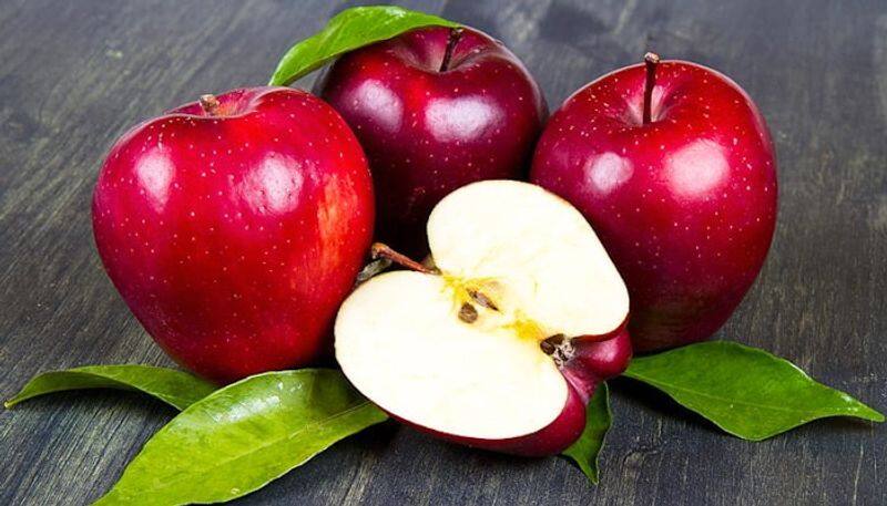 Health Tips With the skin, without it, or cooked: Find out the best way to eat apples Rya