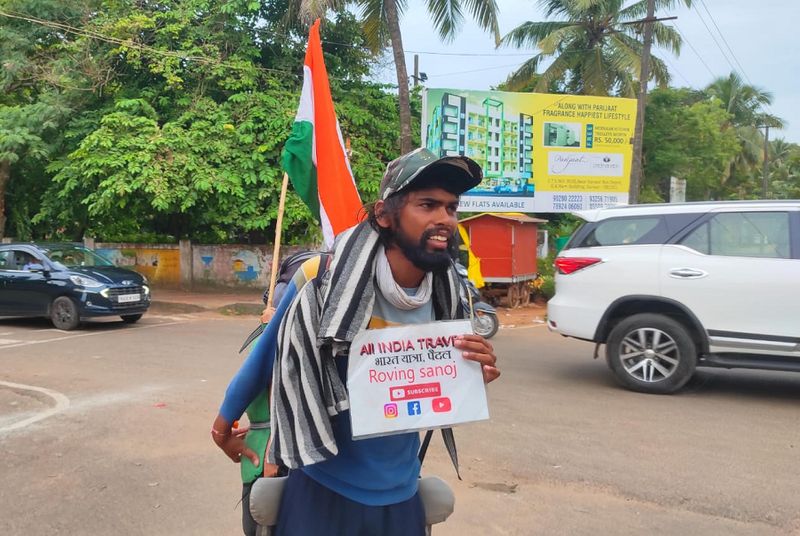 Sanoj A young man from Uttar Pradesh went on a tour of the country with the Indian flag gvd