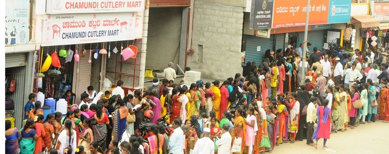 Grilahakshmi Effect; Hundreds of women queue in front of the bank at chikkamagaluru rav