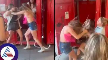 Porta Potty Brawl Video, Women Fight Over Toilet At Morgan Wallen Concert Vin Porta Potty Brawl Video, Women Fight Over Toilet At Morgan Wallen Concert Vin