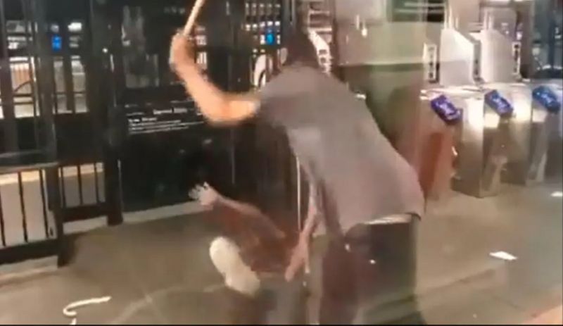 Disturbing video: Man attacks 60-year-old woman over 50 times with her own cane in New York (WATCH) snt