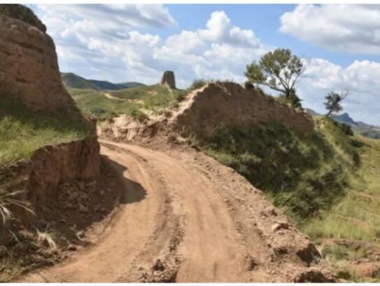 For a short cut way.. the world's strangest Great Wall of China was dug..ISR