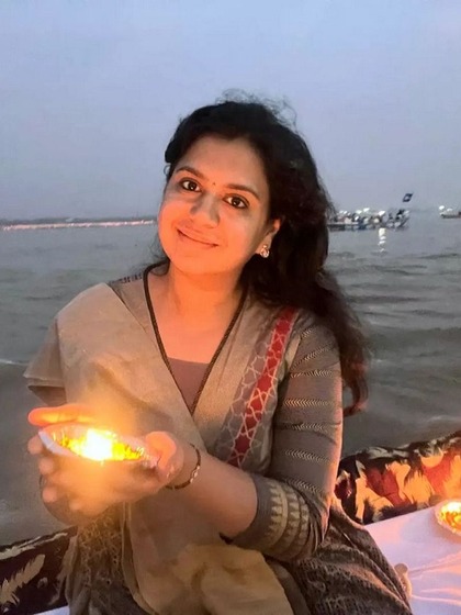 <p>आईएएस दिव्या मित्तल के विदाई समारोह में फूलों की बारिश हुई। इसका वीडियो सोशल मीडिया पर जमकर वायरल हुआ।</p>
