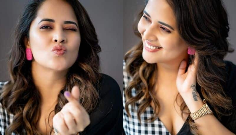 Anasuya Bharadwaj Attracts with her Latest Photos NSK