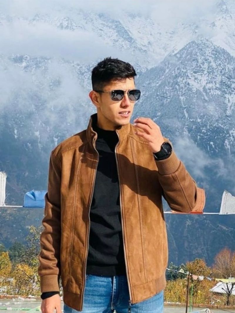 स्टार्टअप शुरू किये हुए डेढ़ महीना हुआ है और 5000 पैकेट बिक चुके हैं