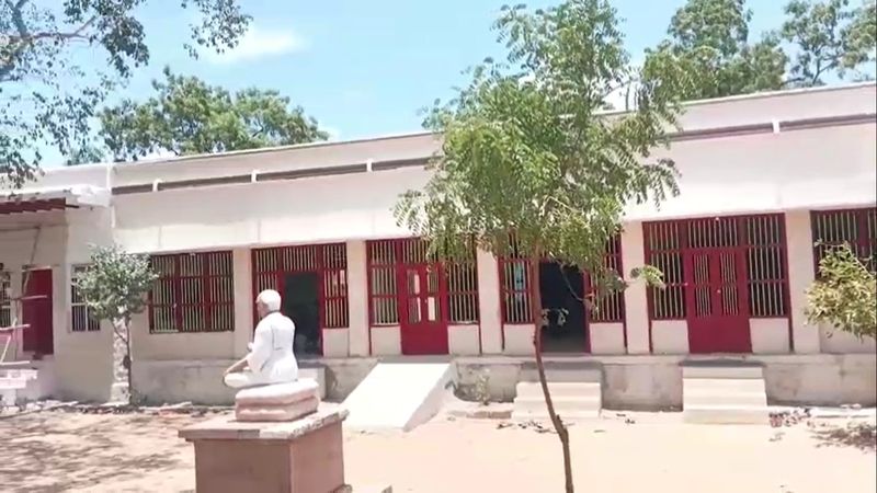 old students adapt school and rebuilding worth rupees 50 lakh in thoothukudi district vel