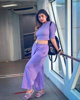 నాభి చూపుతూ నయగారాలు పోతున్న జబర్దస్త్ కమెడియన్ రీతూ చౌదరి... అబ్బా ఆ నడుము అంటూ!