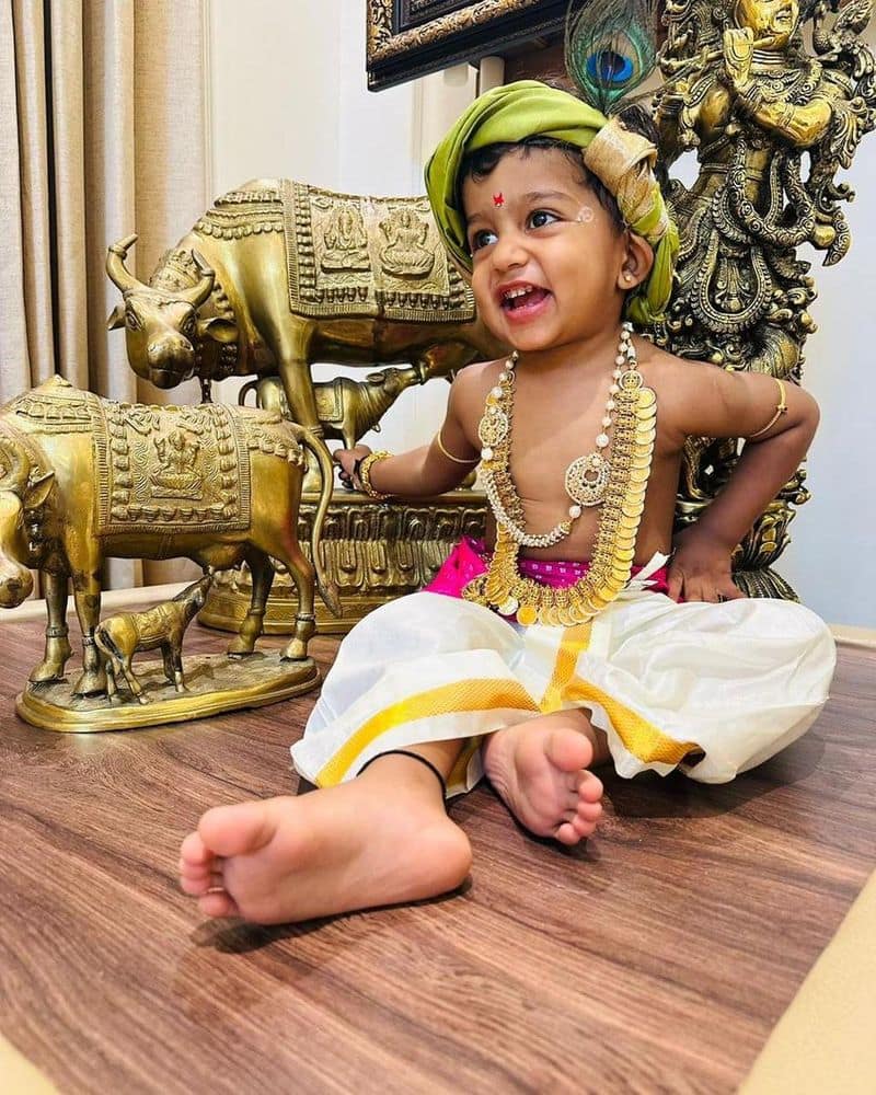 Nikhil Kumaraswamy son Avyaan in Krishna dress nbn