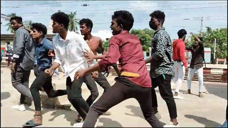 college students clash in thiruvottiyur railway station in chennai vel