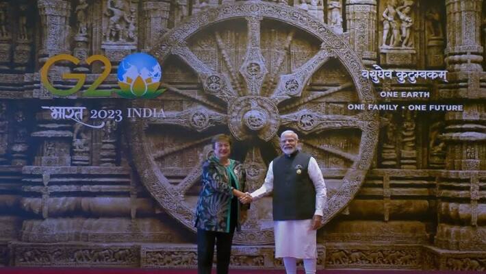 india showcases konark wheel from odisha for welcome handshake of all leaders ash