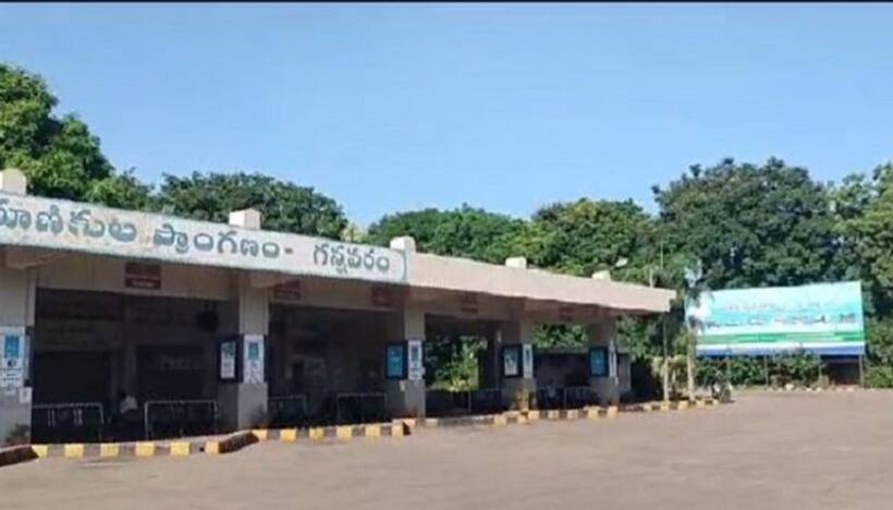 చంద్రబాబు అరెస్ట్ : రాష్ట్ర వ్యాప్తంగా నిలిచిపోయిన ఆర్టీసీ బస్సులు... తీవ్ర ఇబ్బందుల్లో ప్రయాణికులు...  