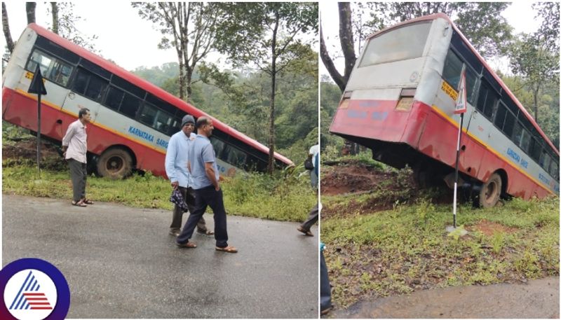 KSRTC bus fell into ditch due to brake failure 35 passengers just safe sat