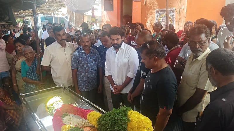 actor vimal paid his last respect to director marimuthu in theni district vel