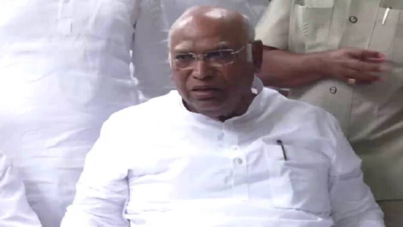 ఆ విషయంలో కాంగ్రెస్ చీఫ్ మల్లికార్జున్ ఖర్గేకి లీగల్ నోటీసు