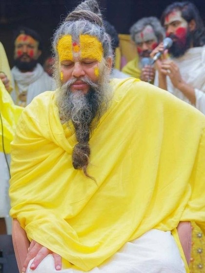 <p>बाबा ने बताया कि एक बार वे रात्रि में वहां सोने के लिए गए। आश्रम के अन्य लोगों ने उन्हें रोका लेकिन बाबा ने उनकी बातों को अनसुना कर दिया और जाकर उस खंडहर में सो गए।</p>

<p> </p>
