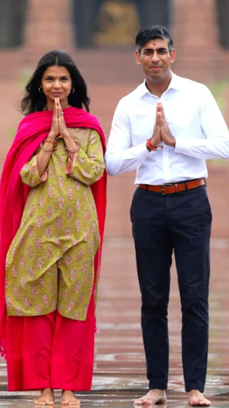 british pm rishi sunak wife akshata visit delhi s akshardham temple offer prayers for world peace ash