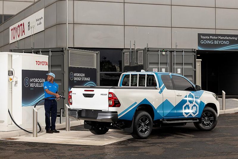 Toyota reveals hydrogen fuel cell powered Hilux pick up truck with 587 km range prn