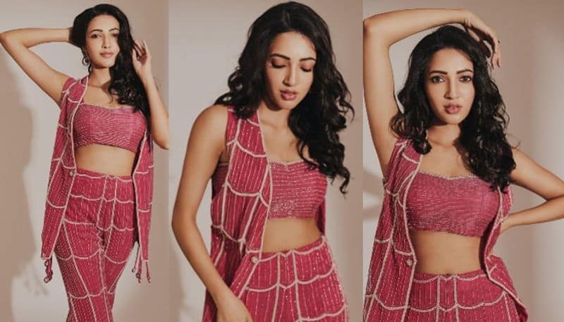 Actress Neha Shetty looks stunning in trendy outfit NSK