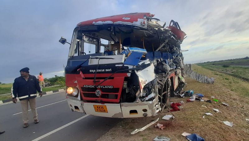 ksrtc bus truck accident at chitradurga gvd