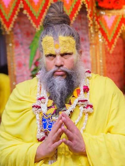 <p>प्रेमानंद महाराज के अनुसार, यदि जीवन में कभी प्रेत बाधा सामने आ जाए तो एक मंत्र बोलने से वो तुरंत भाग जाएगा। ये है वो मंत्र-नारायणानन्त हरे नृसिंह, प्रह्लादबाधाहर हे कृपालो।</p>
