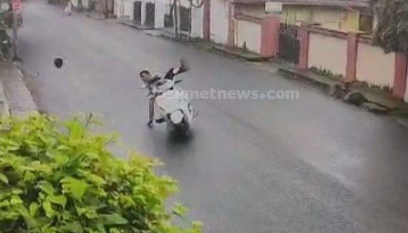 young man kiled road accident in coimbatore video goes viral vel