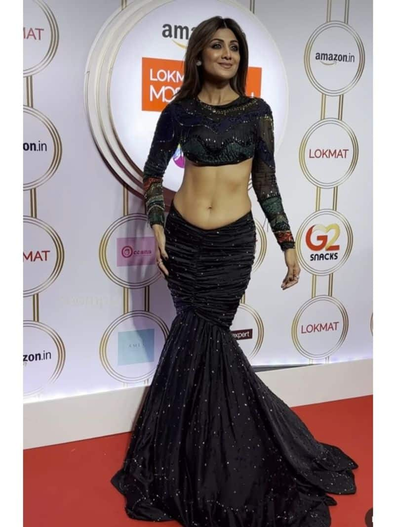 Actress shilpa shetty flaunt her waist in mermaid lehenga ZKAMN