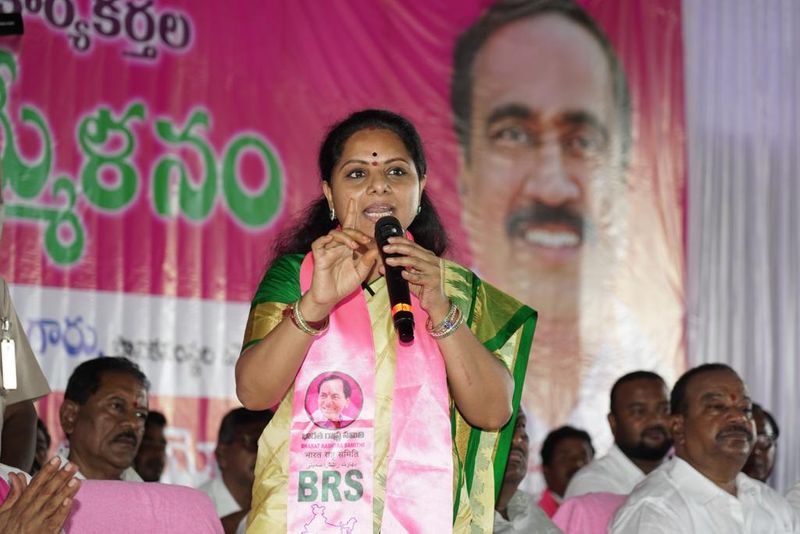 brs mlc kalvakuntla kavitha fires on congress leaders over attack on bodhan mla shakeel ksp