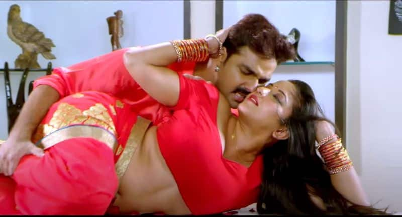 Monalisa SEXY video Bhojpuri actress Pawan Singh BOLD bedroom song Paala Sataake goes viral WATCH RBA