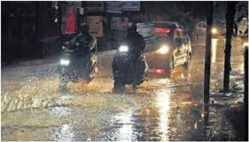 Heavy rain continues Malappuram Kannur Kozhikode district Kerala Rain Latest news October 10 Yellow Alert details asd