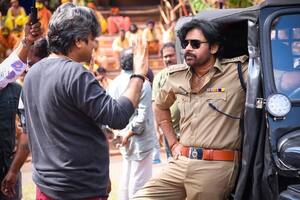 `ఉస్తాద్‌ భగత్‌ సింగ్‌` సెట్‌లోకి  పవర్‌ఫుల్‌ లుక్‌తో పవన్‌ ఎంట్రీ.. హరీష్‌ శంకర్‌ ఎమోషనల్‌ పోస్ట్ 