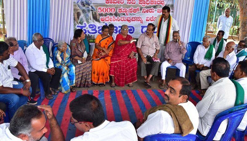 Farmers Held Protest Against Kaveri Water to Tamil Nadu in Mandya and Chamarajanagara grg