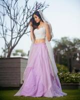 టెంప్ట్ చేస్తున్న బిగ్ బాస్ దివి జీరో సైజ్ నాభి... ఇలా రెచ్చిపోతే తట్టుకోవడం కష్టమే!