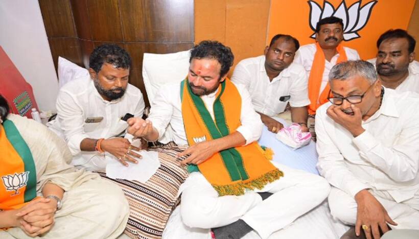 నిరహార దీక్షను విరమించిన కిషన్ రెడ్డి.. నిరుద్యోగ సమస్యలు పరిష్కరించాలని డిమాండ్.. 