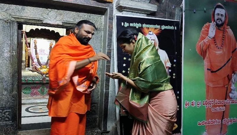 Chaitra Kundapura gang accused Abhinava Halashree Swamiji arrested in Odisha sat