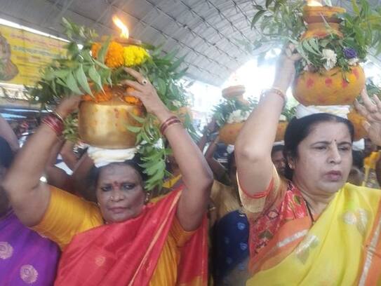 ex mla katragadda prasuna offer bonam to balkampet yellamma talli for tdp chie chandrababu naidu kspf['