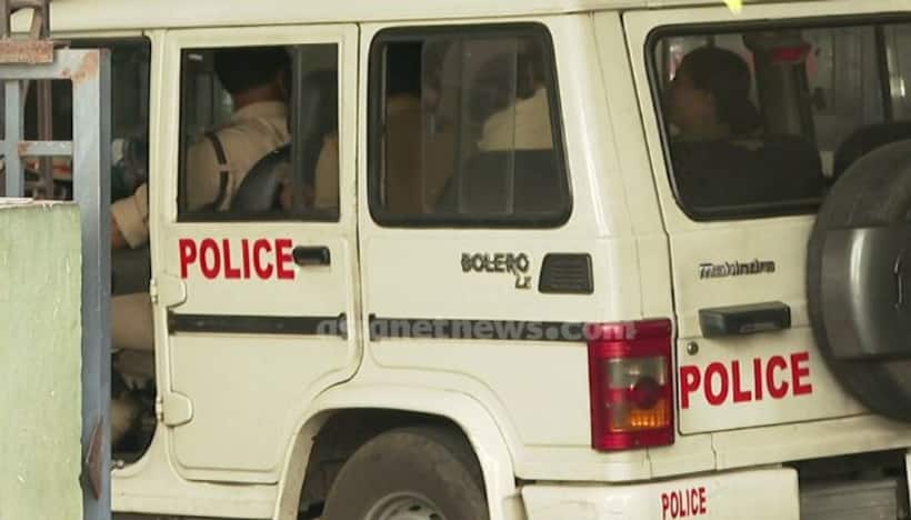 కదులుతున్న కారులో మైనర్ పై సామూహిక అత్యాచారం.. ముగ్గురి అరెస్ట్.. 