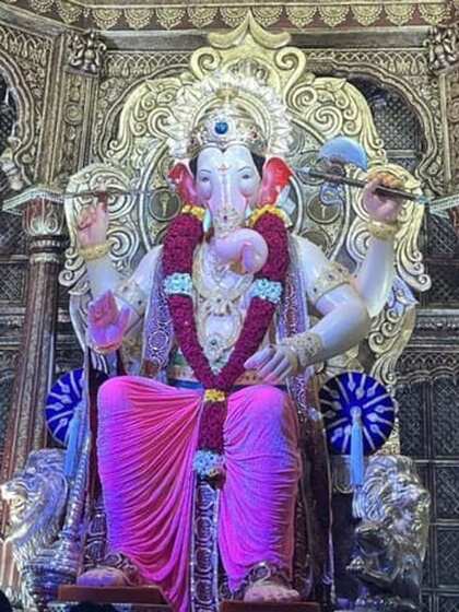 मुंबई में  लालबाग़ के राजा का पंडाल सबसे ज़्यादा लोक प्रिय है