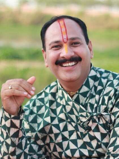 <p>दूर्वा भगवान श्रीगणेश को अति प्रिय है। सिहोर के पंडित प्रदीप मिश्रा के अनुसार, दूर्वा का एक उपाय करने से आपके घर में कभी धन की कमी नहीं होगी। आगे जानिए इस उपाय के बारे में…</p>
