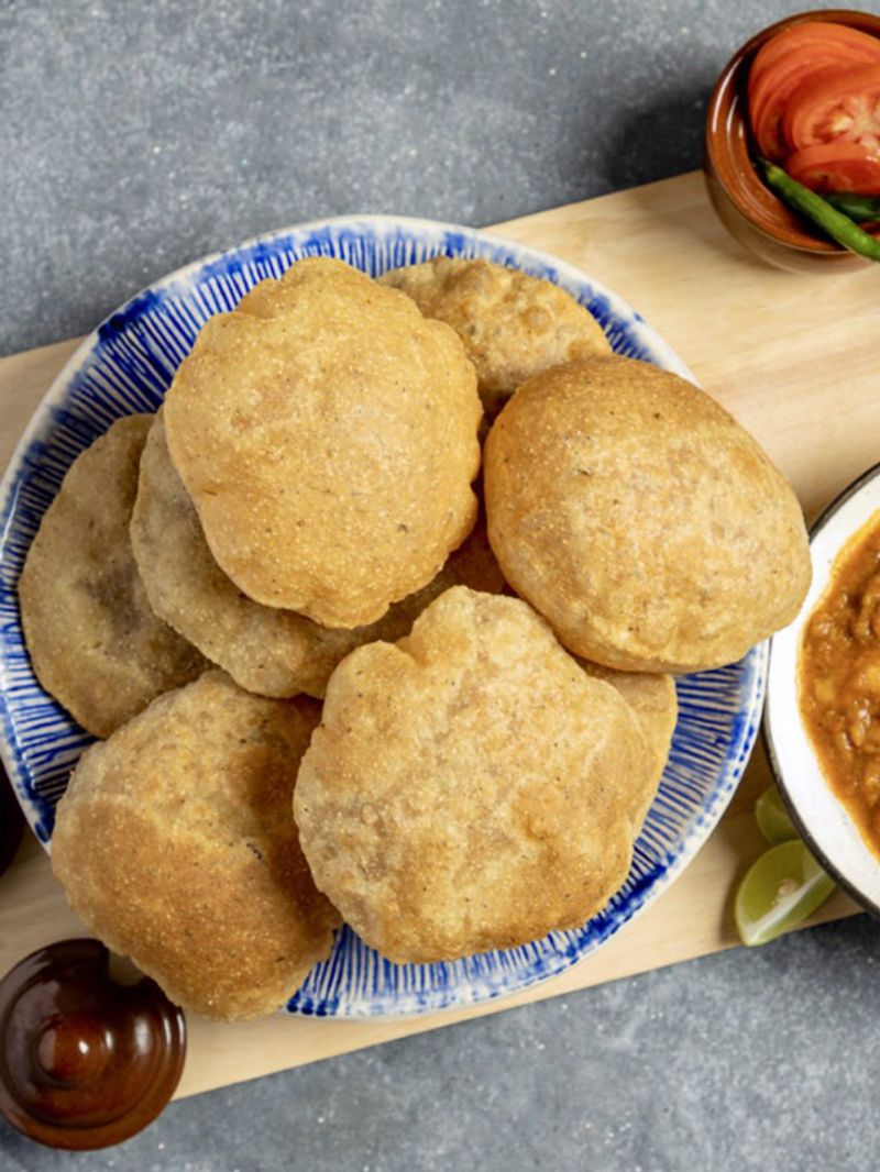 urulaikilangu poori recipe or aloo puri in tamil mks