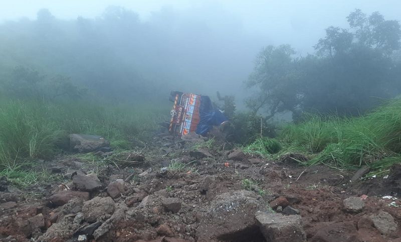 A Lorry fell into a 100 feet Charmadi ghat two had a miraculous escape gvd