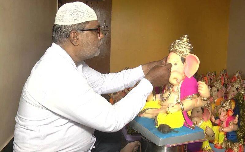 Hundreds of Ganesha idols have blossomed in the hands of Muslim teacher Alhabhaksha gvd 