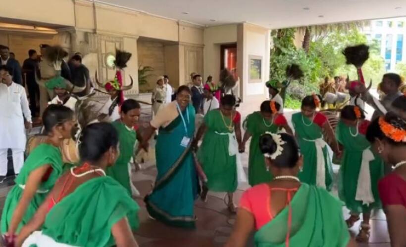 CWC meeting: డాన్సుతో అద‌ర‌గొట్టిన సీతక్క..సీడబ్ల్యూసీ  మీట్ లో ఆస‌క్తిక‌ర సంఘ‌ట‌న‌లు