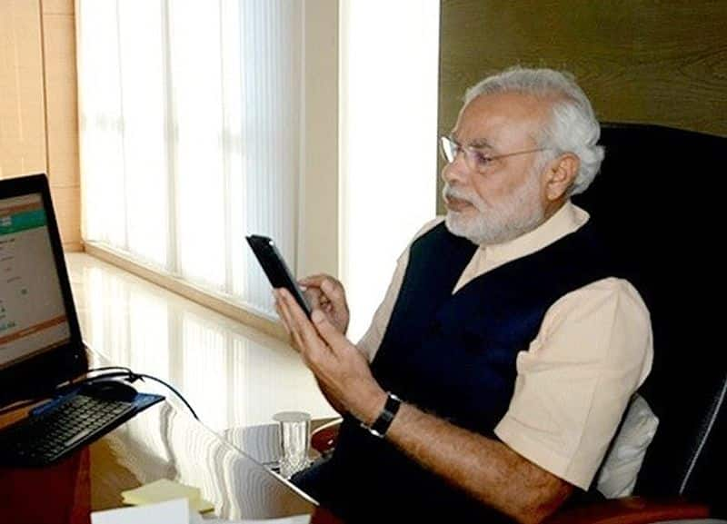 Ever Wondered What Phone Prime Minister Narendra Modi Uses, Here is Answer Vin