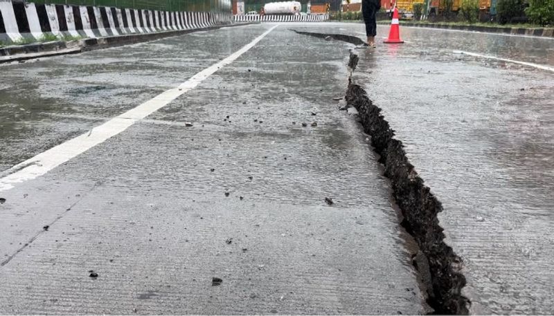 Indias first light and sound proof elevated road developed large cracks due to rain in Madhya Pradesh etj