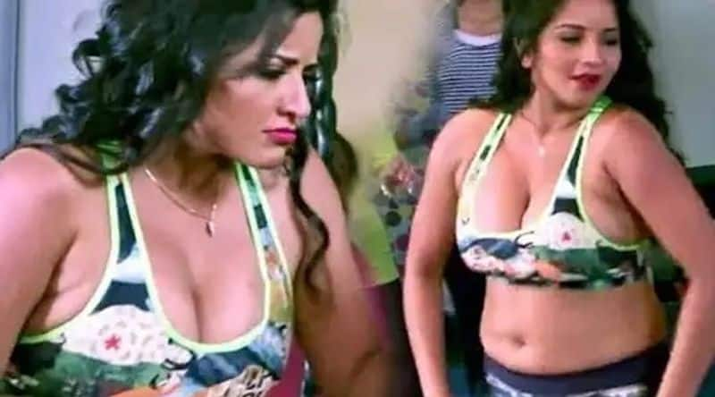 Monalisa SEXY video Bhojpuri actress shows off her BOLD dance moves in viral song Karta Hai Katal watch  RBA